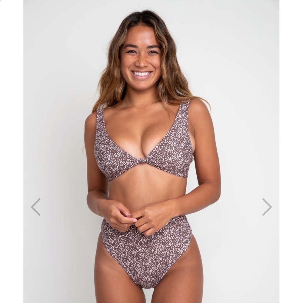 NWT SKATIE BIKINI TOP